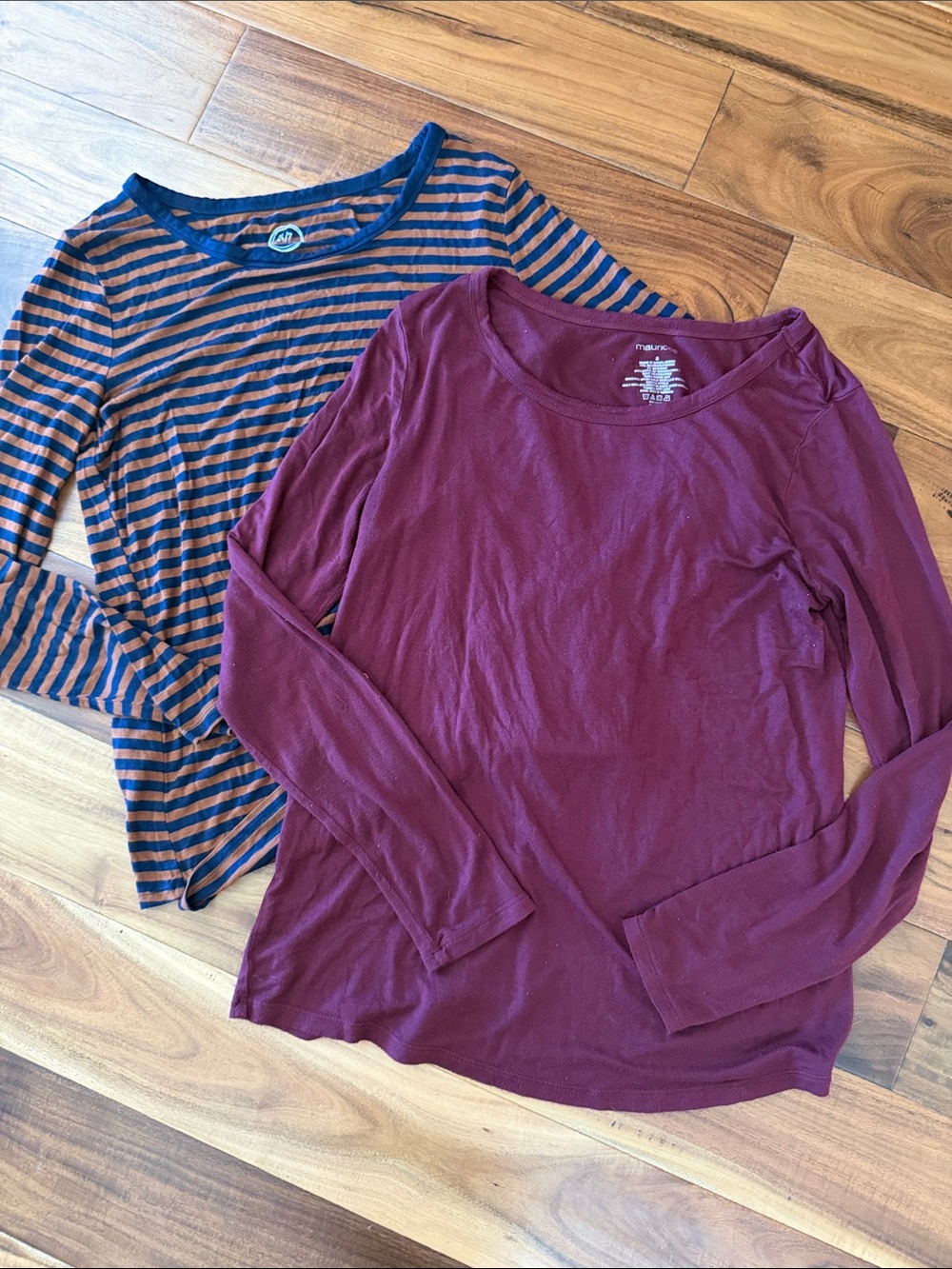 2 Maurices Long-Sleeve Scoop Neck Top in Burgundy